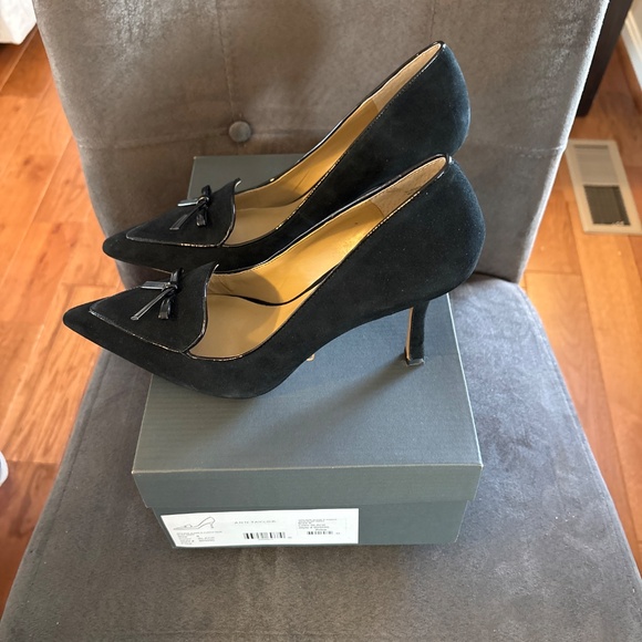 Ann Taylor Black Suede Patent Mini Bow Pumps Heels Shoes Size 9 - Picture 3 of 7